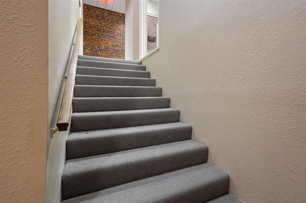 111 S Travis Street Property Photo 22