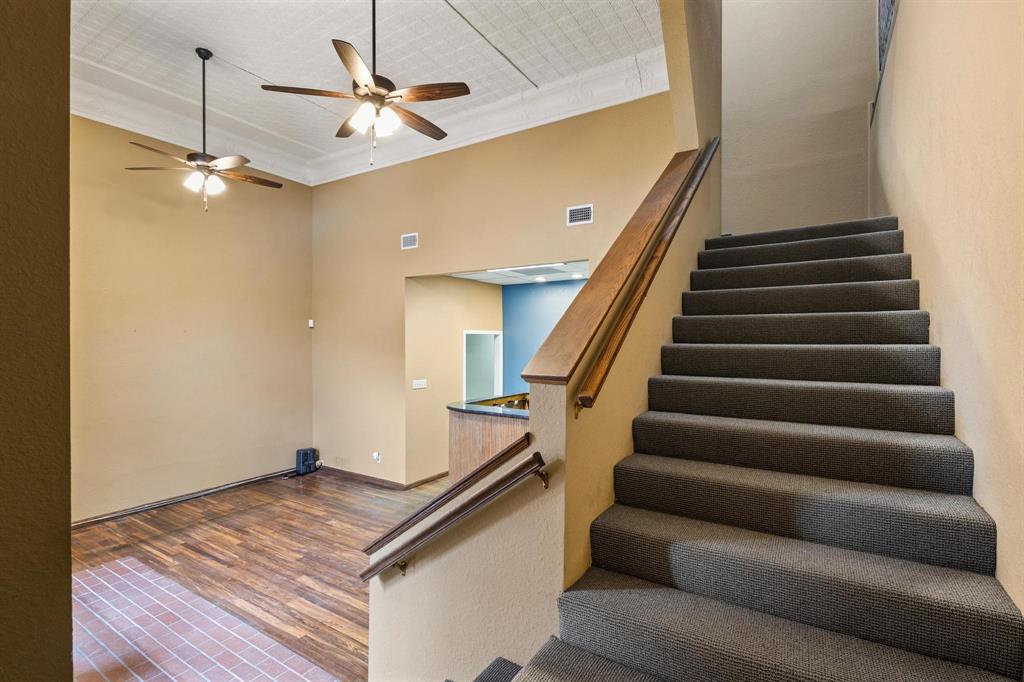 111 S Travis Street Property Photo 23