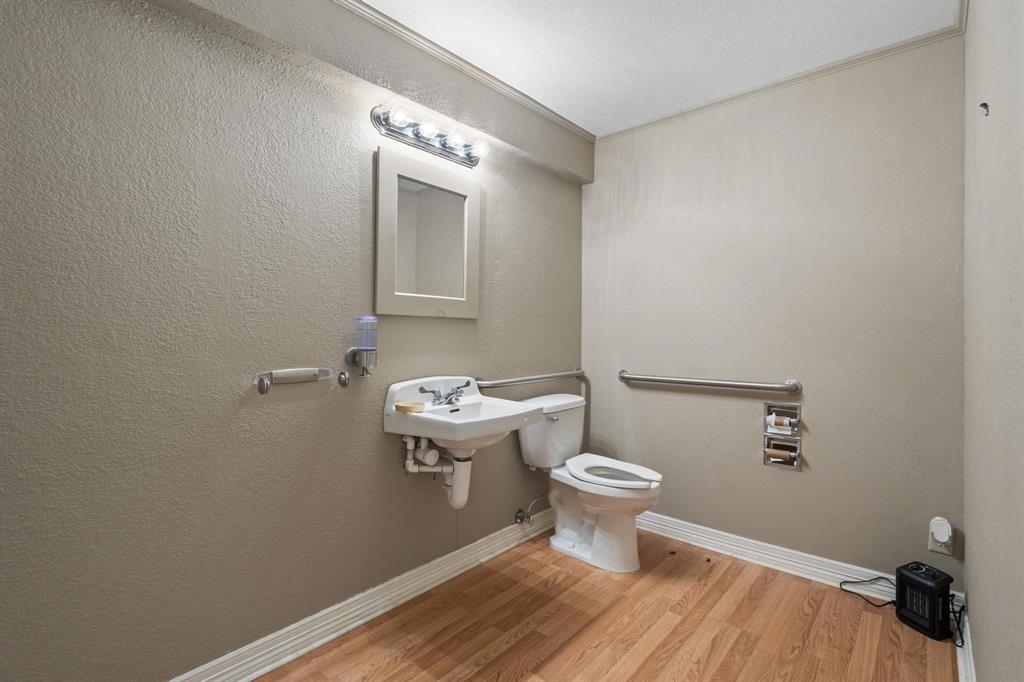 111 S Travis Street Property Photo 26