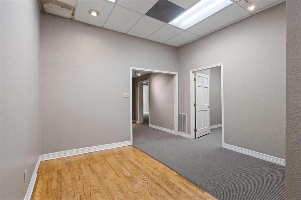 111 S Travis Street Property Photo 29