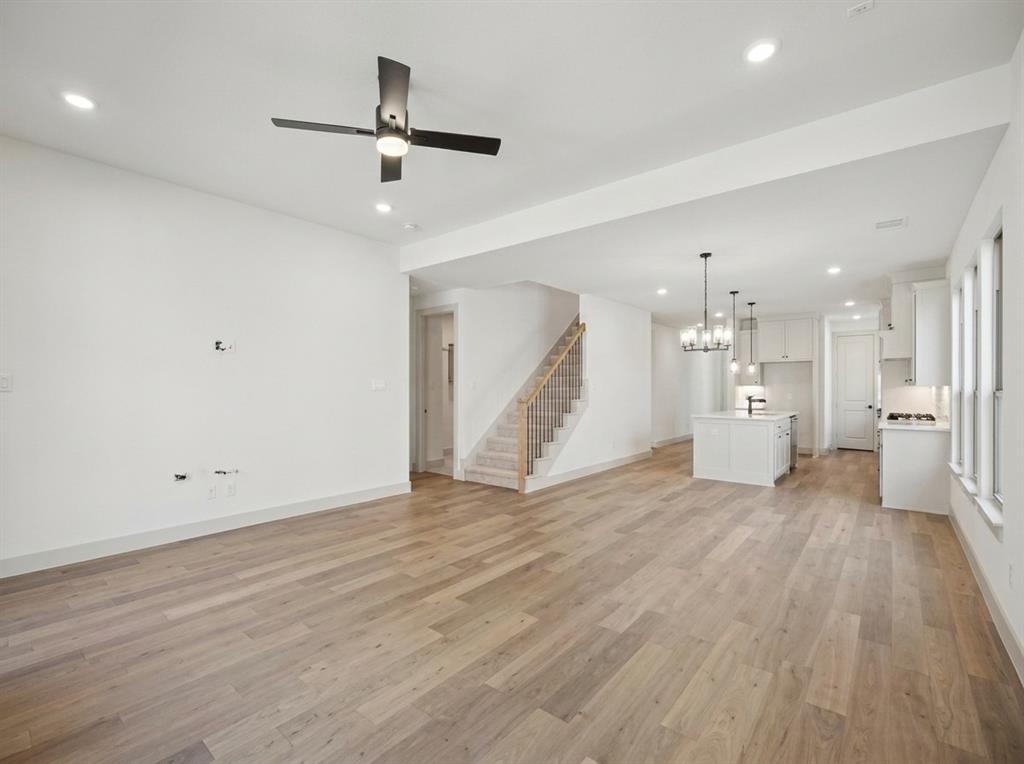 6904 Crystal Springs Drive Property Photo 3