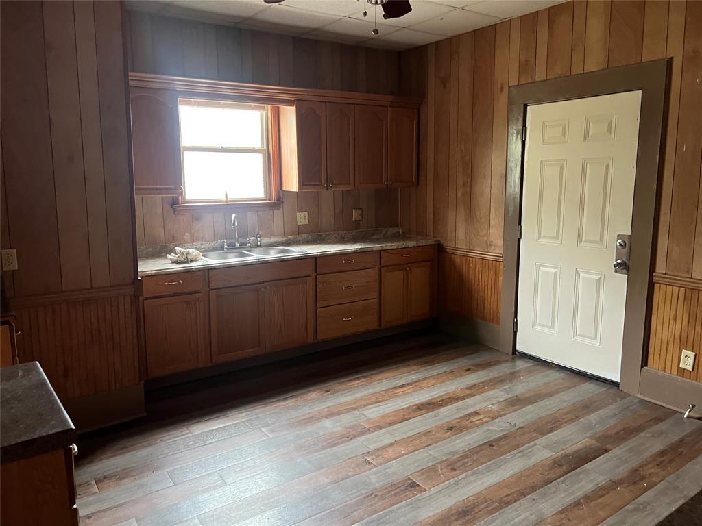 505 Cowan Property Photo 3