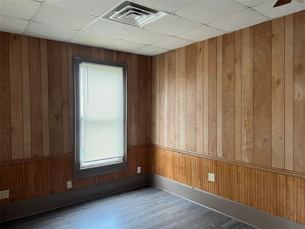 505 Cowan Property Photo 4