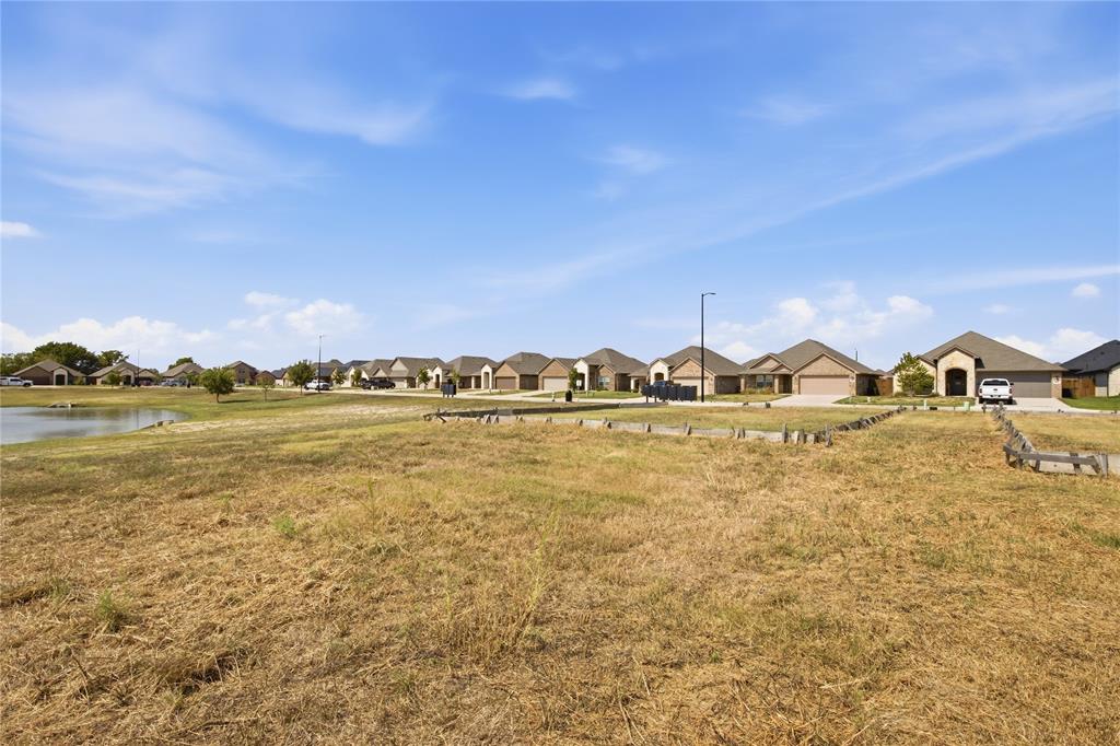 807 Greyson Lane Property Photo 4