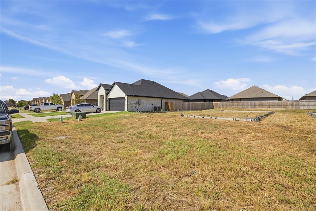 802 Greyson Lane Property Photo 4