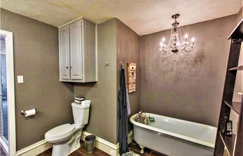 2702 Lee Street Property Photo 11
