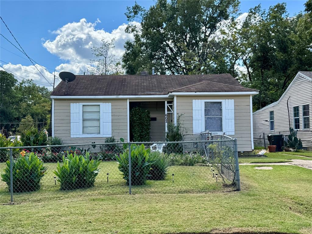 602 W 74th Street Property Photo 1