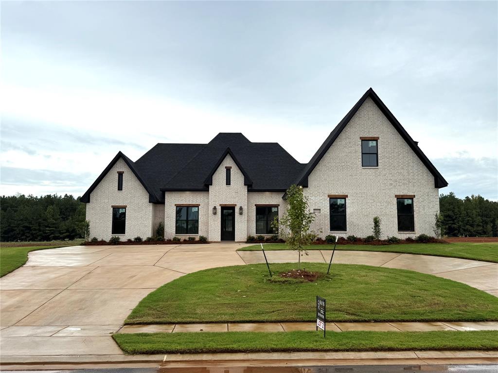 303 Coyote Run Property Photo 1