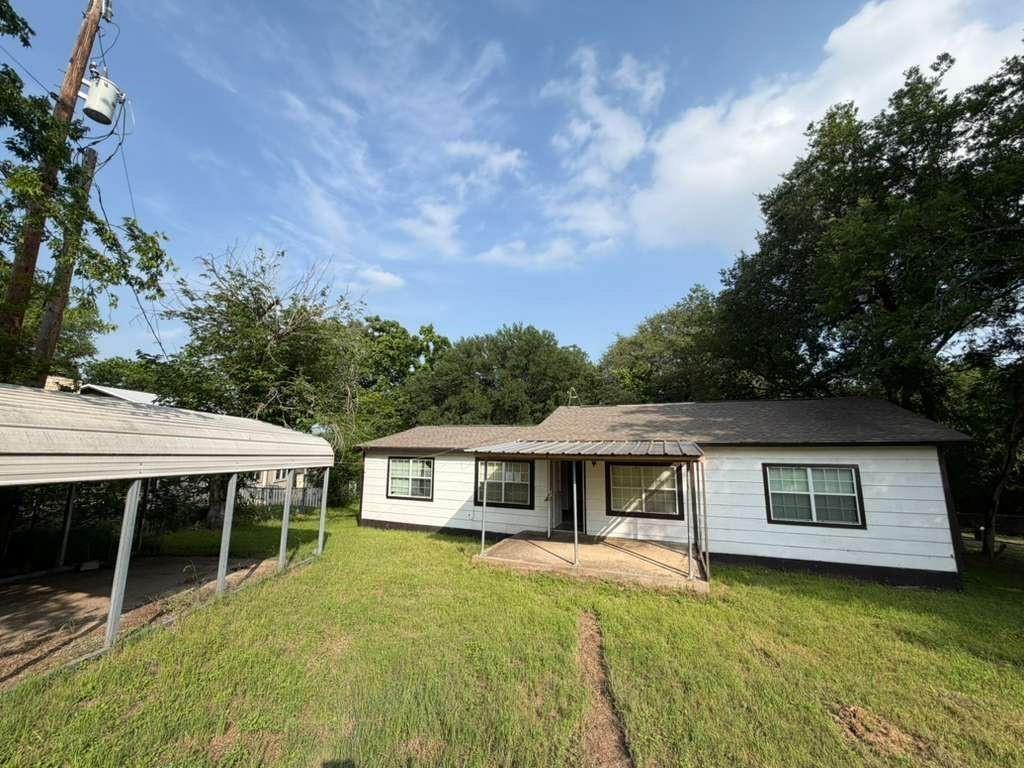 325 County Road 1768 Property Photo 2