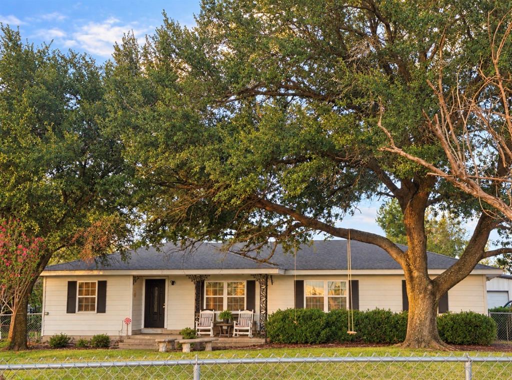 1818 State Highway 171 Property Photo 1
