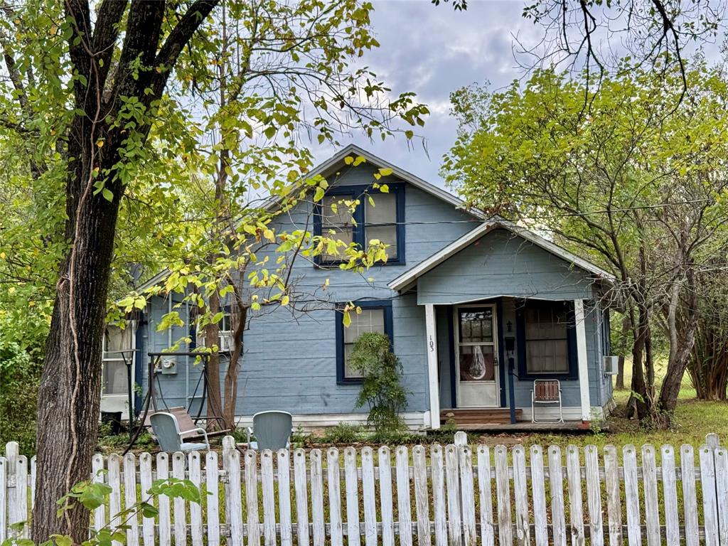 103 S Center Street Property Photo 1