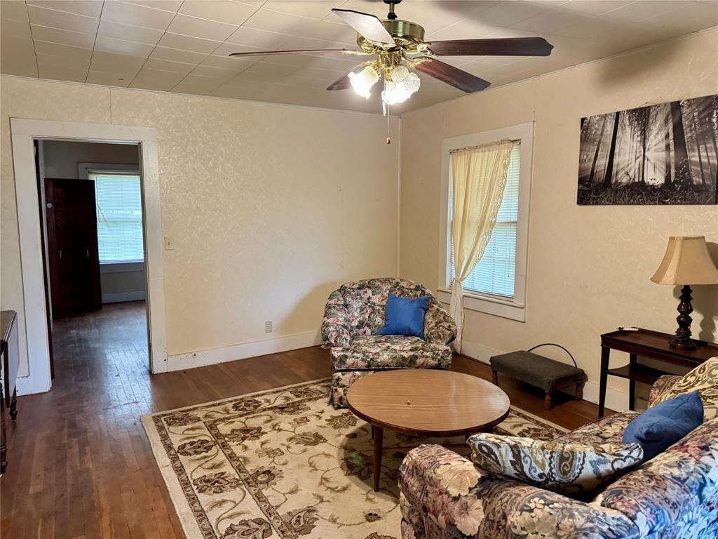 103 S Center Street Property Photo 4