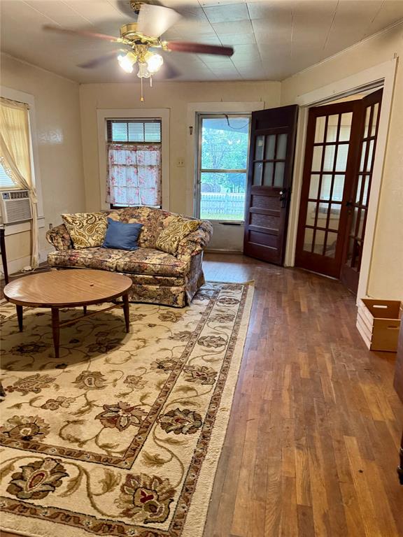 103 S Center Street Property Photo 5
