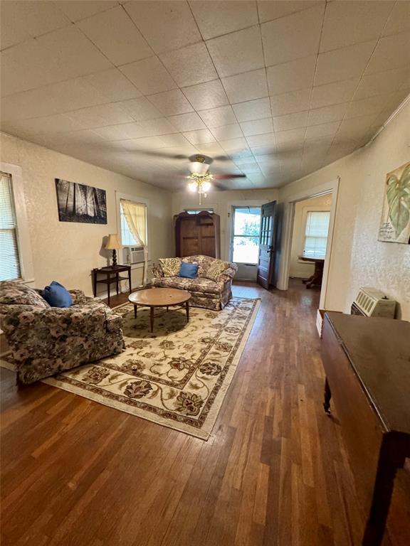 103 S Center Street Property Photo 6