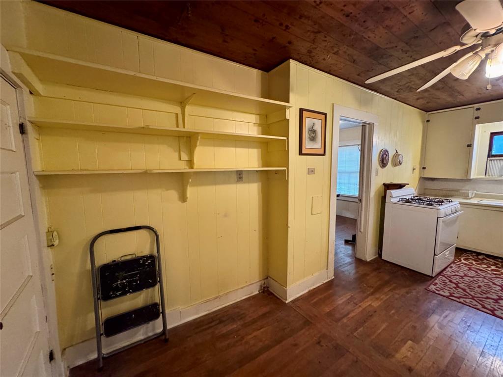 103 S Center Street Property Photo 10