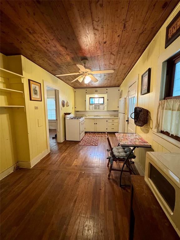 103 S Center Street Property Photo 12