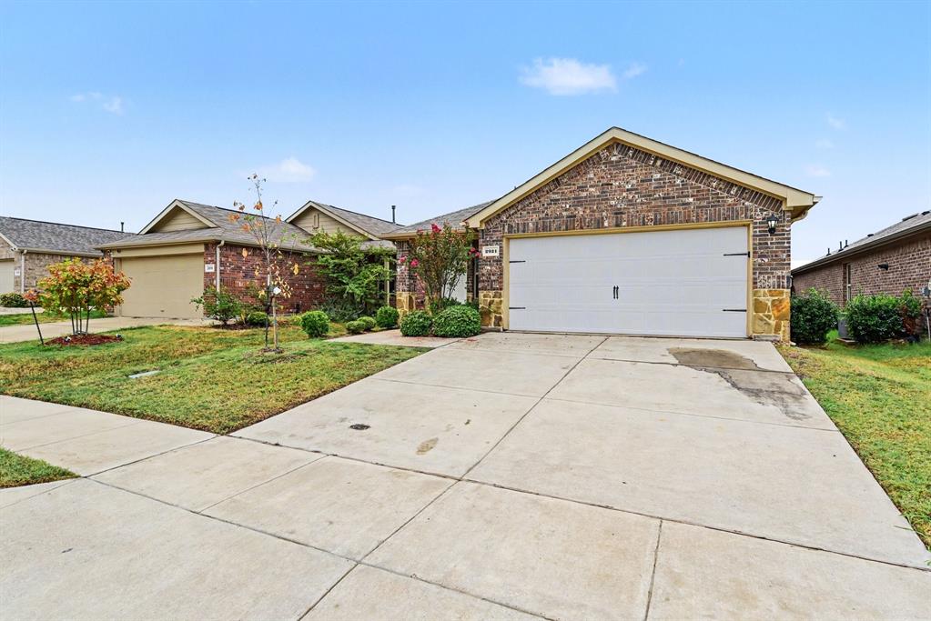 2921 Mourning Dove Trail Property Photo 2