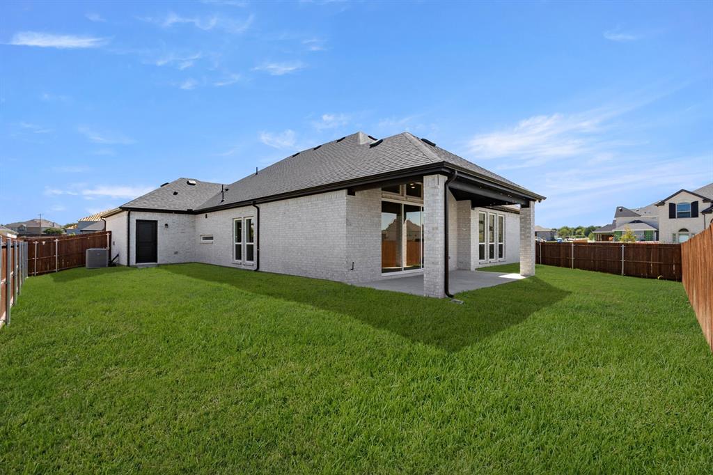 1633 Briarwood Property Photo 4