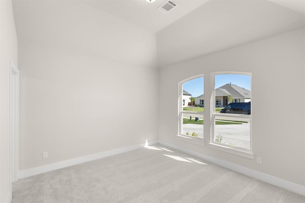 1633 Briarwood Property Photo 7