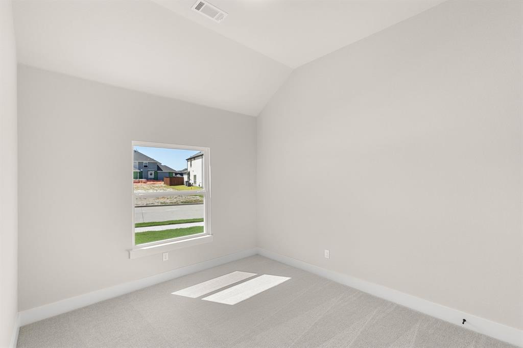 1633 Briarwood Property Photo 8