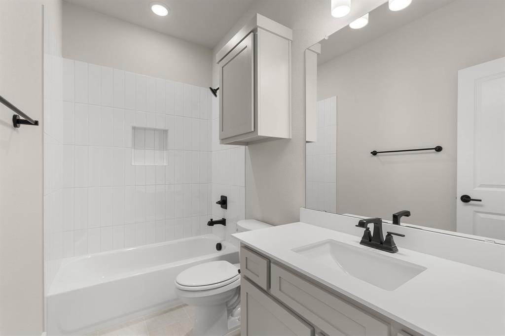 1633 Briarwood Property Photo 11