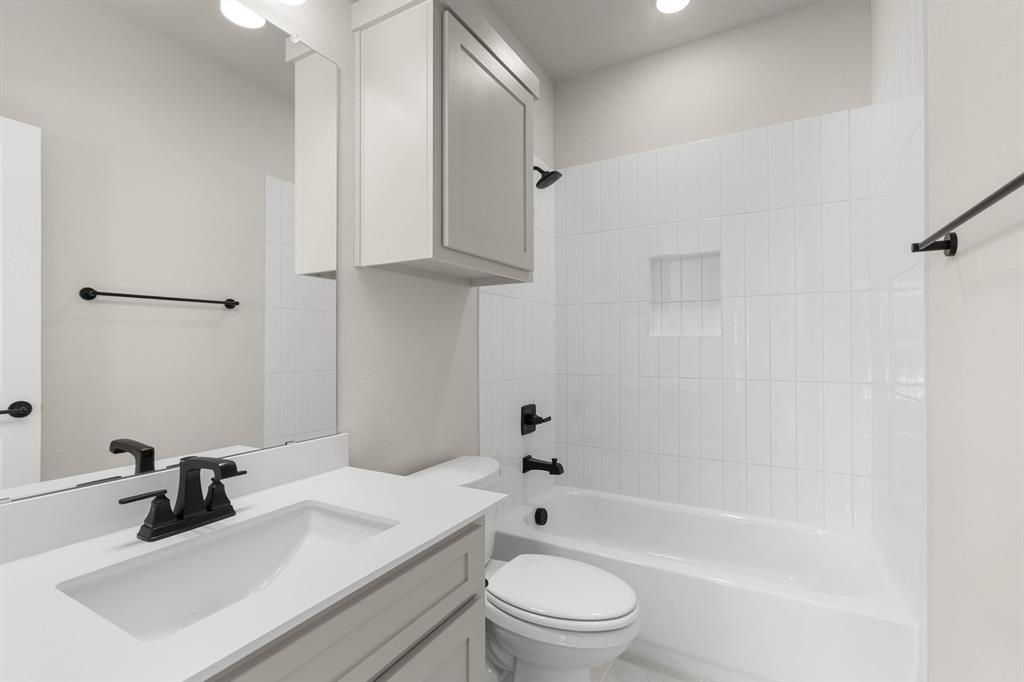 1633 Briarwood Property Photo 12