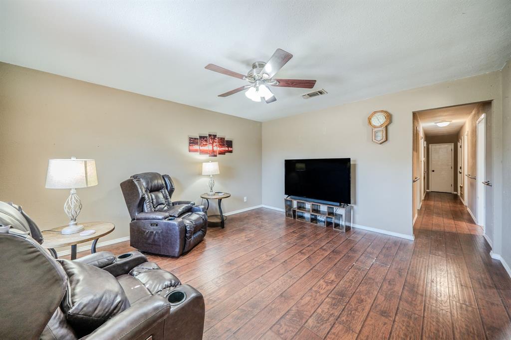 5211 Laurie Drive Property Photo 4