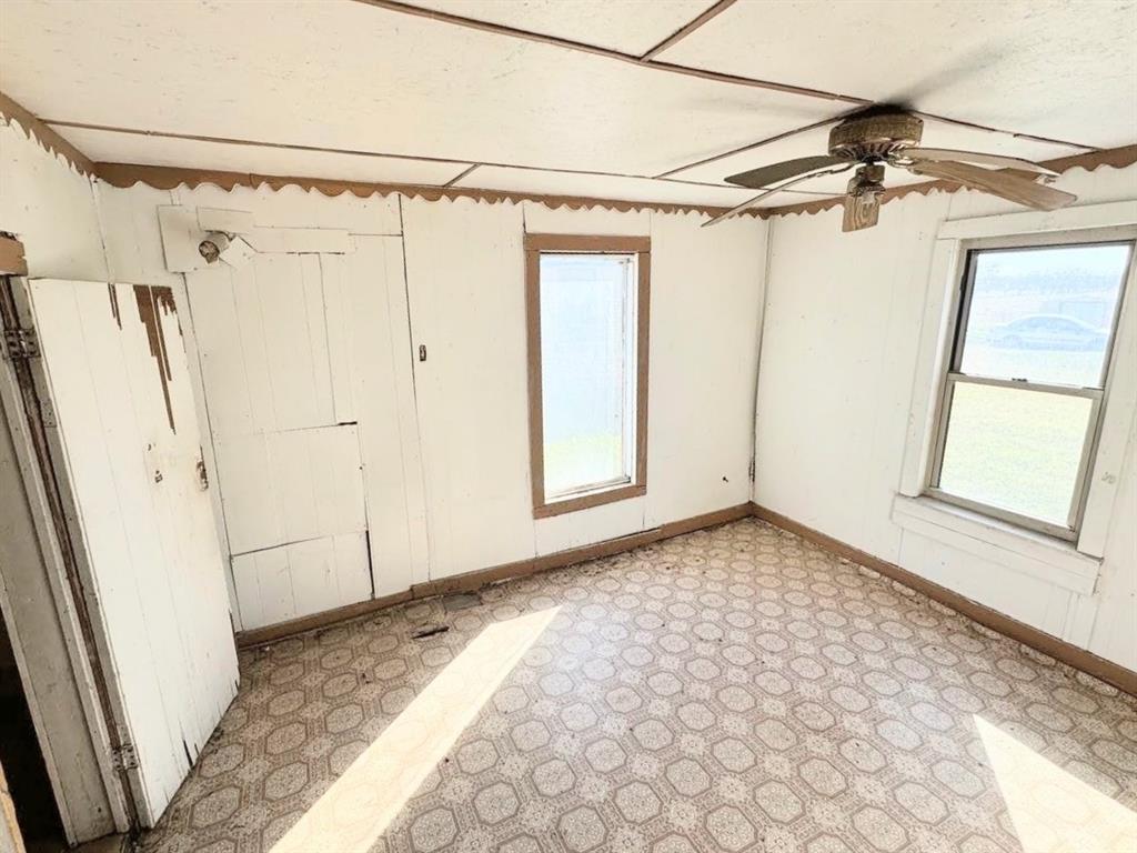 610 S Falls Street Property Photo 4
