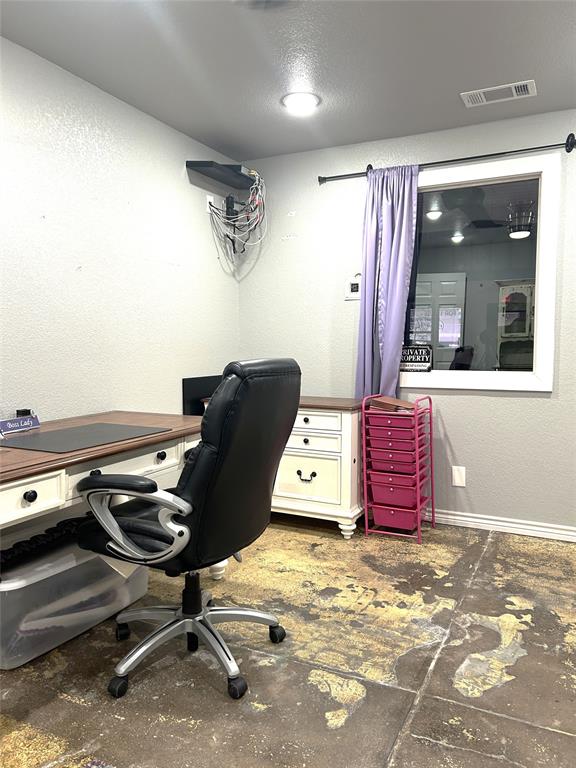 304 E Criner Street Property Photo 7
