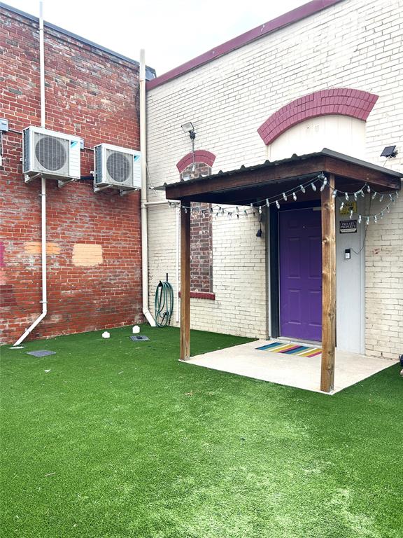 304 E Criner Street Property Photo 10