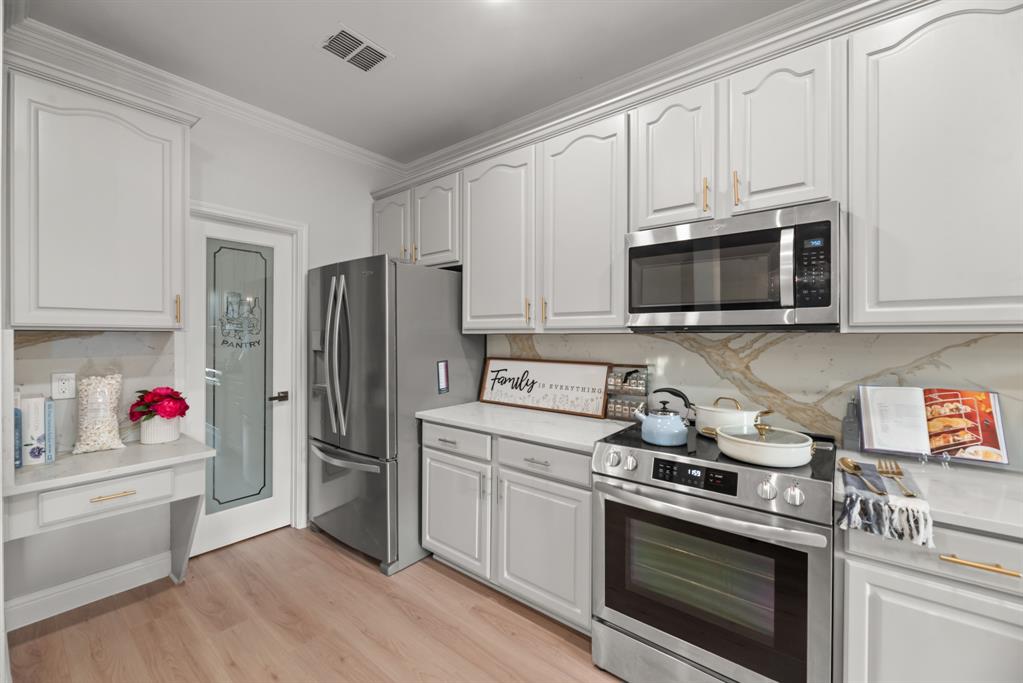 2208 Sheldon Drive Property Photo 11