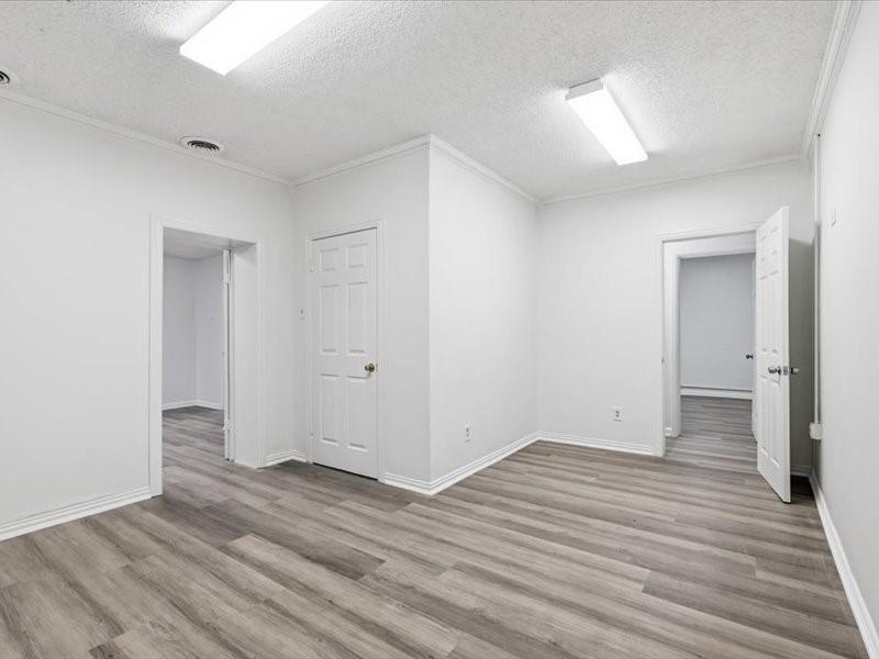 914 W Commerce Street Property Photo 16