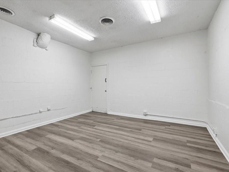 914 W Commerce Street Property Photo 17