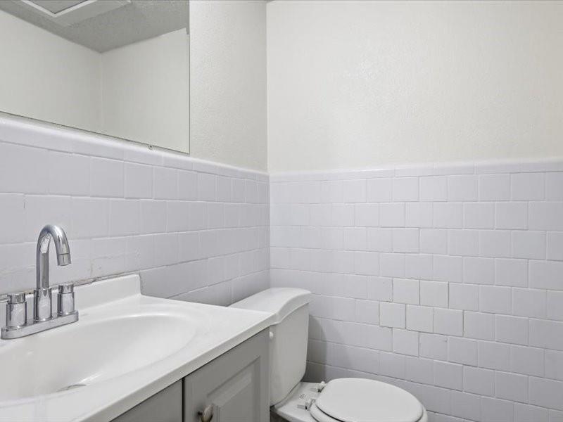914 W Commerce Street Property Photo 21