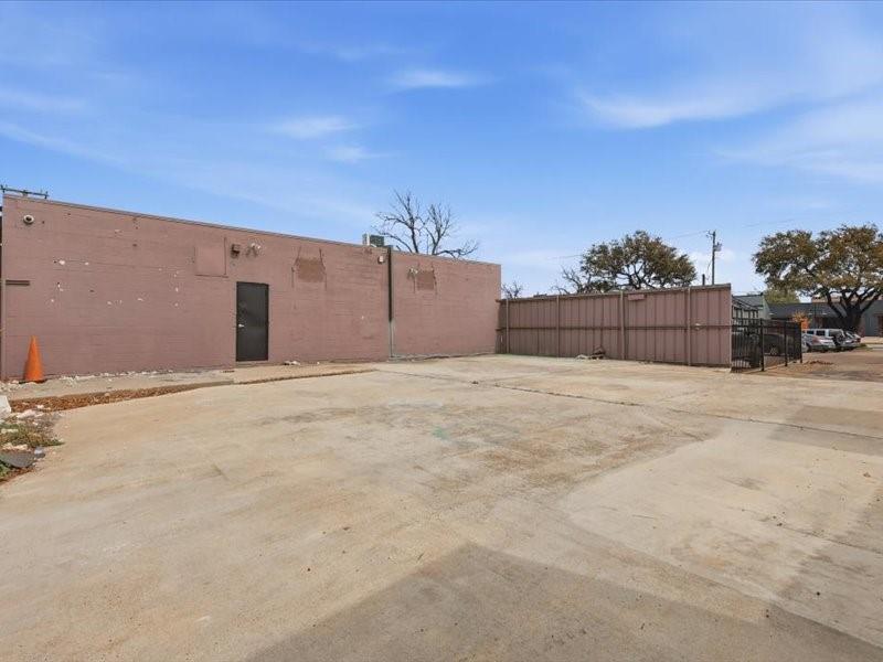 914 W Commerce Street Property Photo 24
