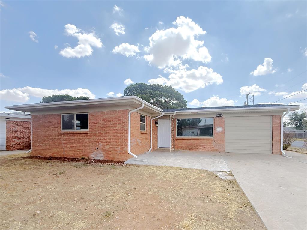 4629 Versailles Drive Property Photo 1