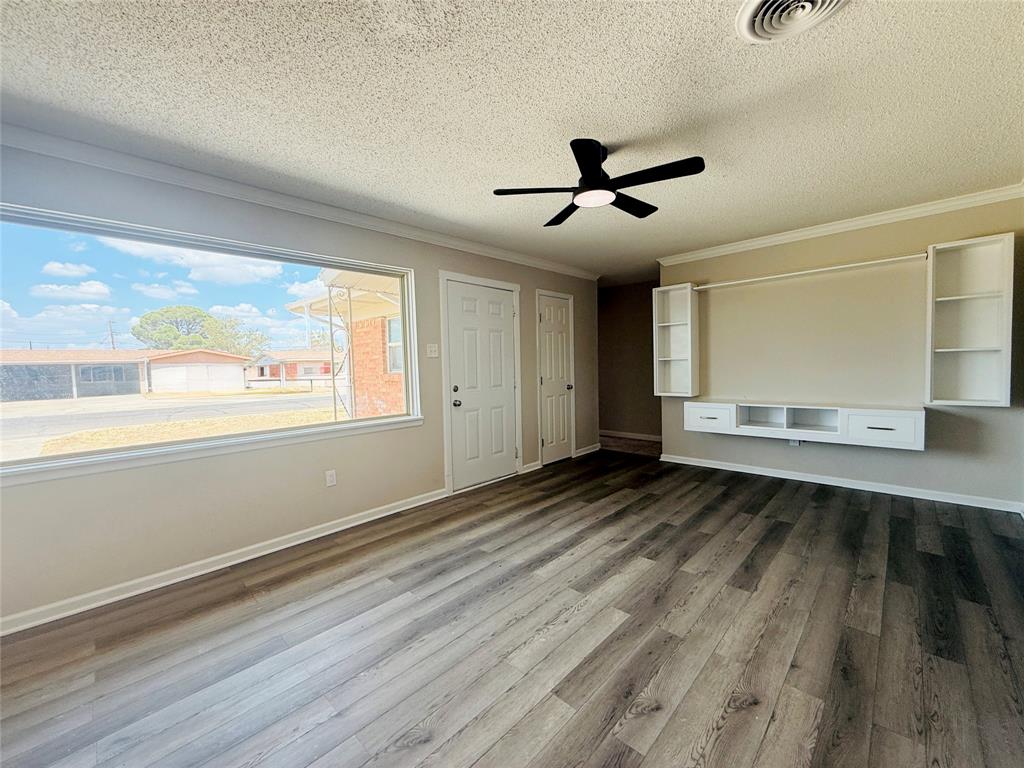 4629 Versailles Drive Property Photo 3