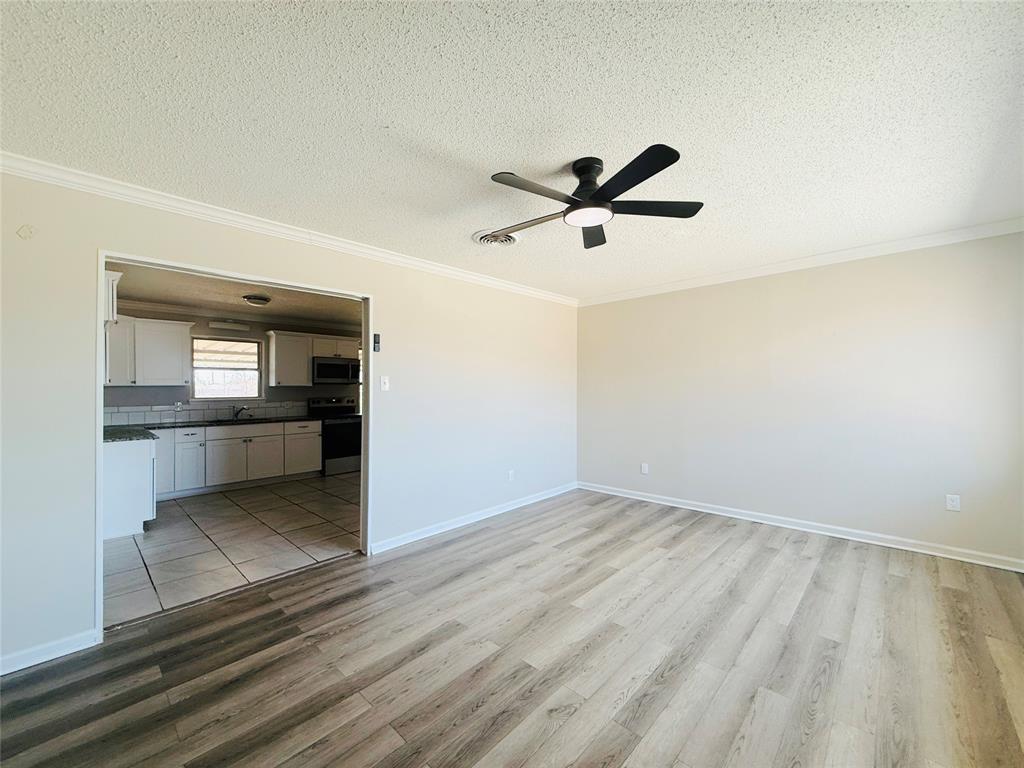 4629 Versailles Drive Property Photo 4