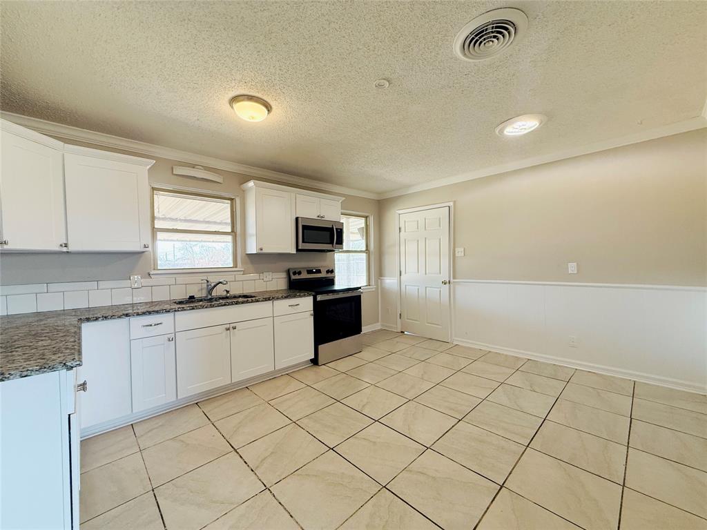 4629 Versailles Drive Property Photo 7