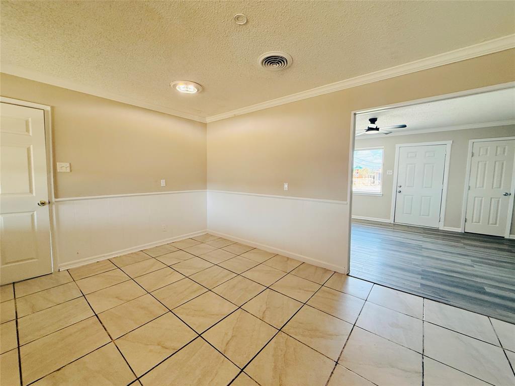 4629 Versailles Drive Property Photo 8