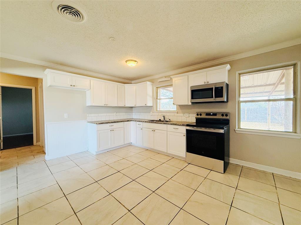 4629 Versailles Drive Property Photo 9