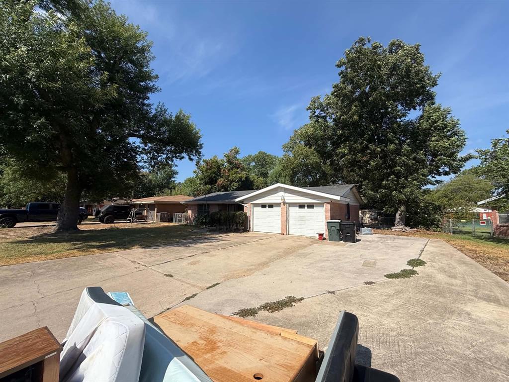 2206 S 51st Street Property Photo 2