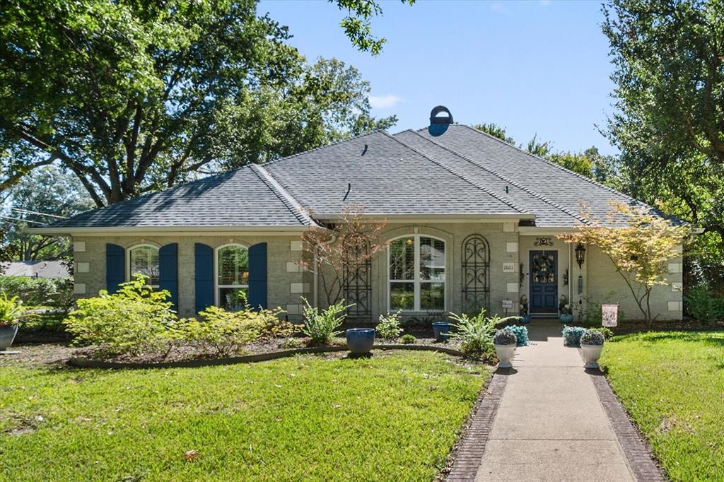 1601 Bridle Path Property Photo 1