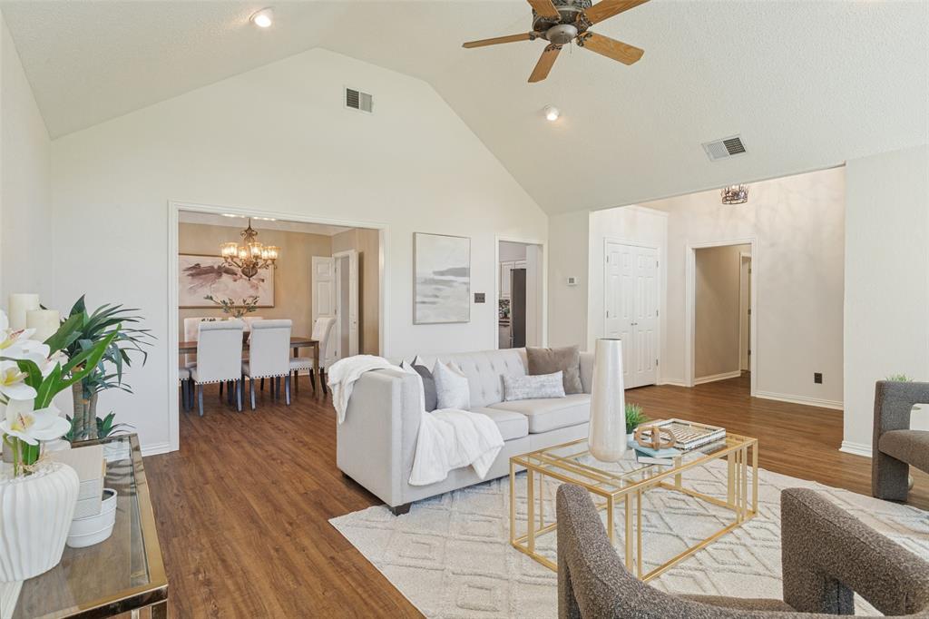 913 Royal Oaks Drive Property Photo 1