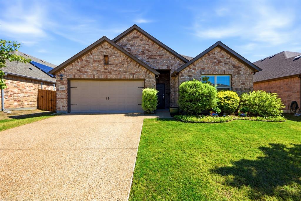 2208 Maplewood Drive Property Photo 1