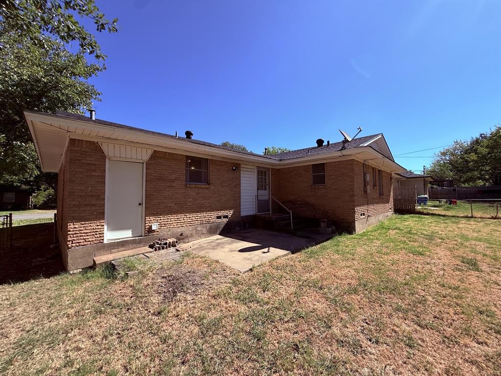 1812 W Birge Street Property Photo 2