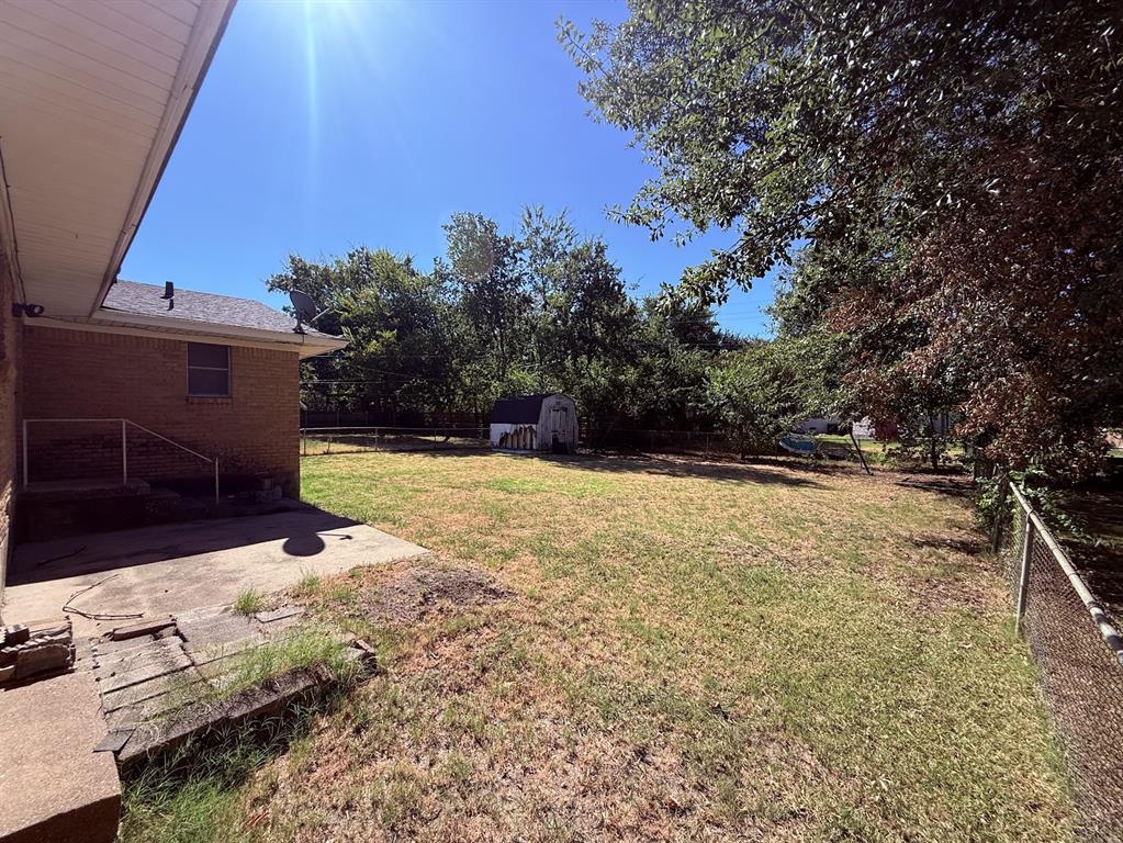 1812 W Birge Street Property Photo 4