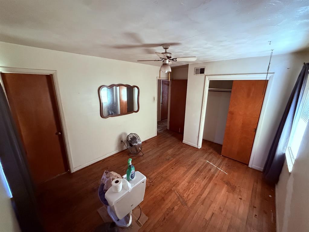 1812 W Birge Street Property Photo 8