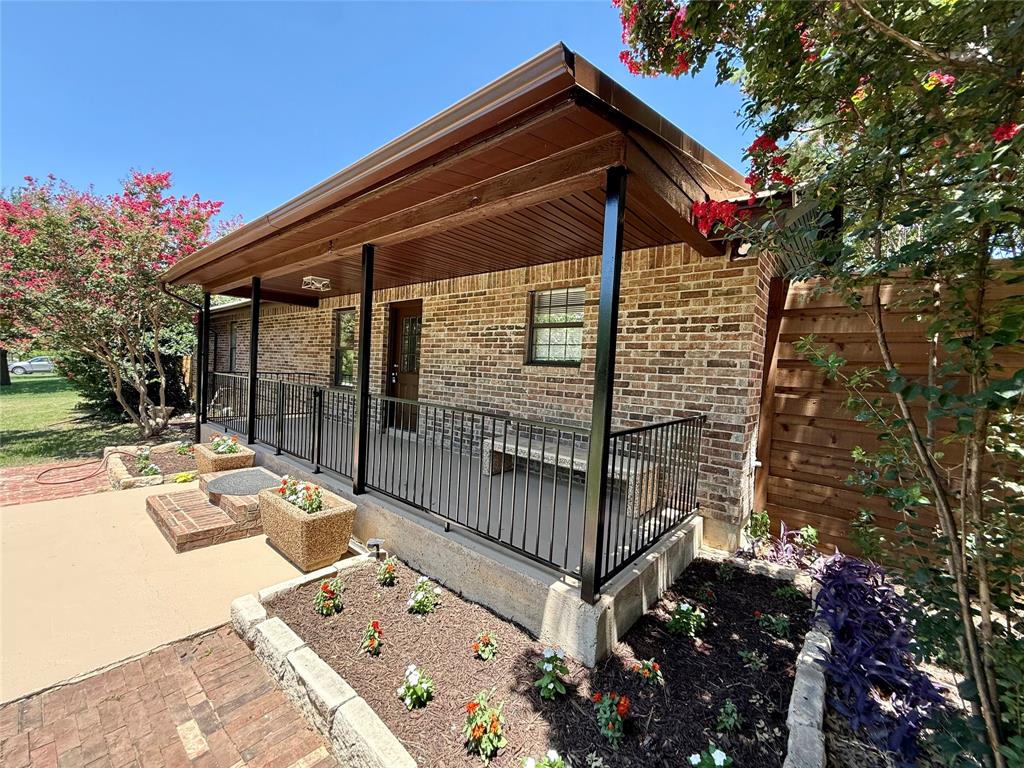 304 Oak Drive Property Photo 1