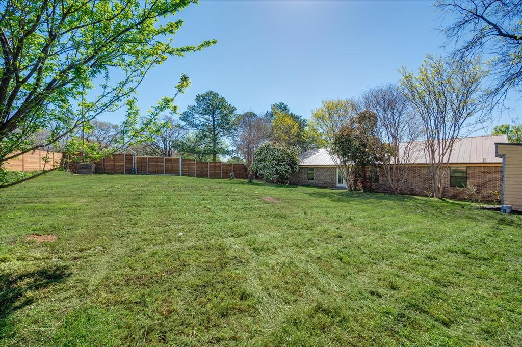 304 Oak Drive Property Photo 3